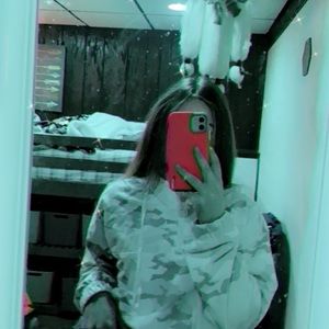 Meet your Posher, Ally